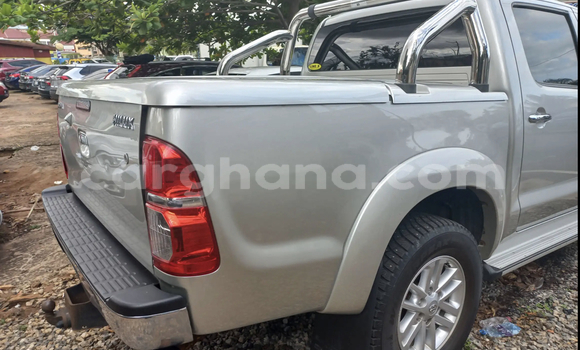 Sayi Na hannu Toyota Hilux White Mota in Accra a Greater Accra Sayi Na hannu Toyota Hilux White Mota in Accra a Greater Accra