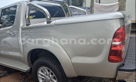 Sayi Na hannu Toyota Hilux White Mota in Accra a Greater Accra Sayi Na hannu Toyota Hilux White Mota in Accra a Greater Accra