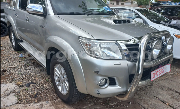 Sayi Na hannu Toyota Hilux White Mota in Accra a Greater Accra Sayi Na hannu Toyota Hilux White Mota in Accra a Greater Accra