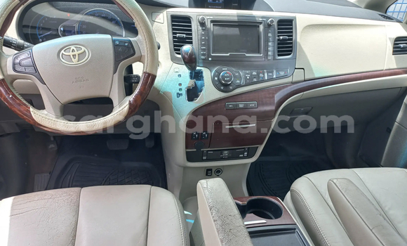Sayi Na hannu Toyota Sienna White Mota in Accra a Greater Accra Sayi Na hannu Toyota Sienna White Mota in Accra a Greater Accra