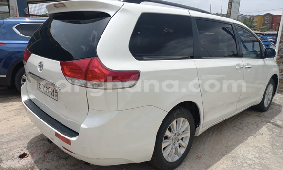 Sayi Na hannu Toyota Sienna White Mota in Accra a Greater Accra Sayi Na hannu Toyota Sienna White Mota in Accra a Greater Accra