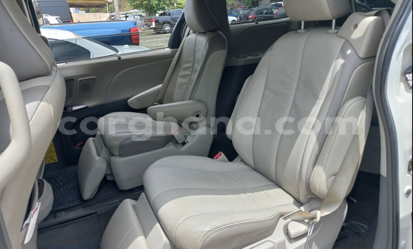 Sayi Na hannu Toyota Sienna White Mota in Accra a Greater Accra Sayi Na hannu Toyota Sienna White Mota in Accra a Greater Accra