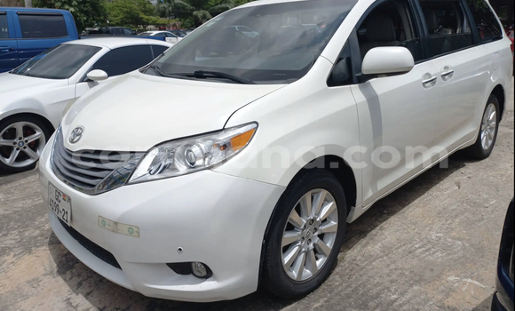 Sayi Na hannu Toyota Sienna White Mota in Accra a Greater Accra Sayi Na hannu Toyota Sienna White Mota in Accra a Greater Accra
