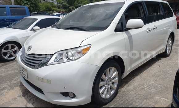 Sayi Na hannu Toyota Sienna White Mota in Accra a Greater Accra Sayi Na hannu Toyota Sienna White Mota in Accra a Greater Accra