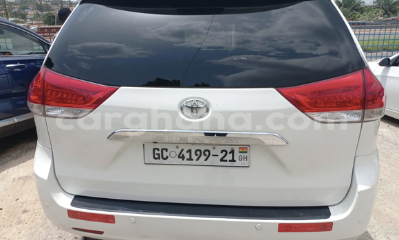 Sayi Na hannu Toyota Sienna White Mota in Accra a Greater Accra Sayi Na hannu Toyota Sienna White Mota in Accra a Greater Accra