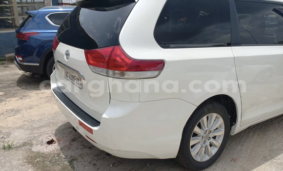 Sayi Na hannu Toyota Sienna White Mota in Accra a Greater Accra Sayi Na hannu Toyota Sienna White Mota in Accra a Greater Accra