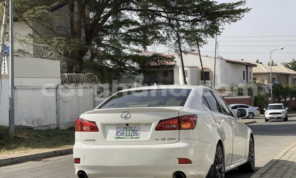 Ra Àlòkù Lexus IS funfun Ọkọ̀ in Aflao ni Volta Ra Àlòkù Lexus IS funfun Ọkọ̀ in Aflao ni Volta