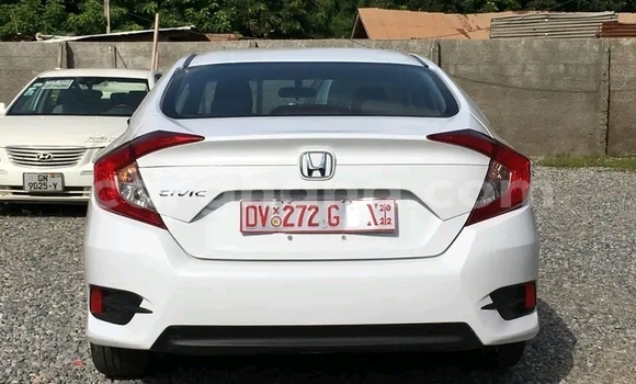 Sayi Na hannu Honda Civic White Mota in Accra a Greater Accra Sayi Na hannu Honda Civic White Mota in Accra a Greater Accra