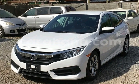 Sayi Na hannu Honda Civic White Mota in Accra a Greater Accra Sayi Na hannu Honda Civic White Mota in Accra a Greater Accra