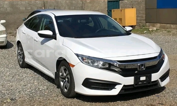 Sayi Na hannu Honda Civic White Mota in Accra a Greater Accra Sayi Na hannu Honda Civic White Mota in Accra a Greater Accra