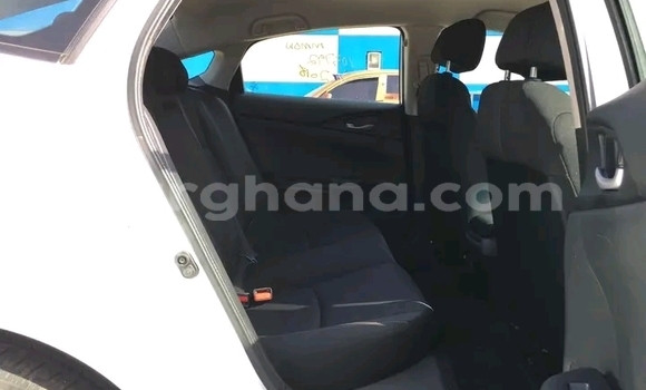 Sayi Na hannu Honda Civic White Mota in Accra a Greater Accra Sayi Na hannu Honda Civic White Mota in Accra a Greater Accra