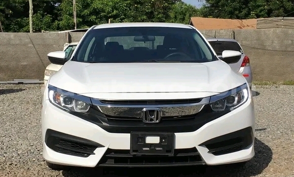 Sayi Na hannu Honda Civic White Mota in Accra a Greater Accra Sayi Na hannu Honda Civic White Mota in Accra a Greater Accra