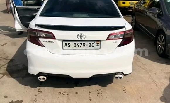 Sayi Na hannu Toyota Camry White Mota in Accra a Greater Accra Sayi Na hannu Toyota Camry White Mota in Accra a Greater Accra