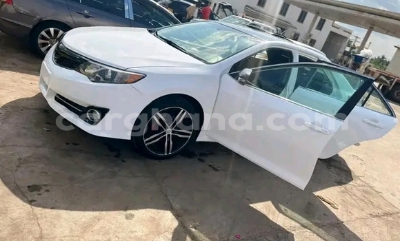 Sayi Na hannu Toyota Camry White Mota in Accra a Greater Accra Sayi Na hannu Toyota Camry White Mota in Accra a Greater Accra