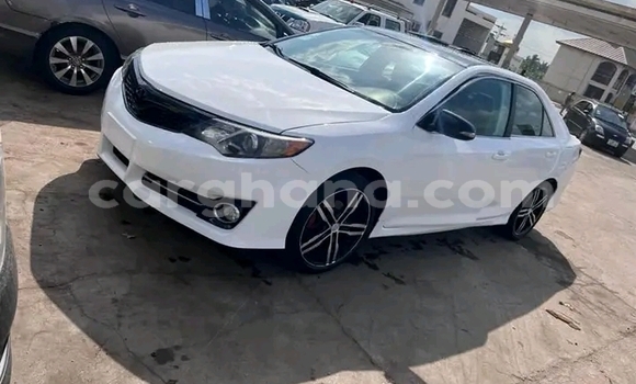 Sayi Na hannu Toyota Camry White Mota in Accra a Greater Accra Sayi Na hannu Toyota Camry White Mota in Accra a Greater Accra