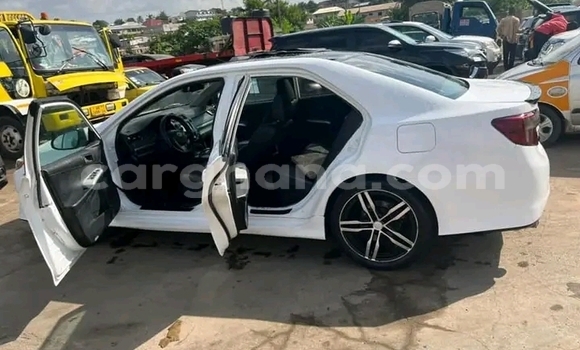 Sayi Na hannu Toyota Camry White Mota in Accra a Greater Accra Sayi Na hannu Toyota Camry White Mota in Accra a Greater Accra