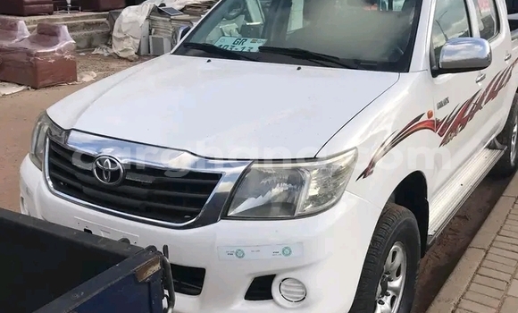 Ra Àlòkù Toyota Hilux funfun Ọkọ̀ in Accra ni Greater Accra Ra Àlòkù Toyota Hilux funfun Ọkọ̀ in Accra ni Greater Accra