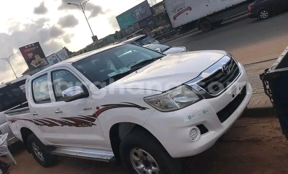 Ra Àlòkù Toyota Hilux funfun Ọkọ̀ in Accra ni Greater Accra Ra Àlòkù Toyota Hilux funfun Ọkọ̀ in Accra ni Greater Accra
