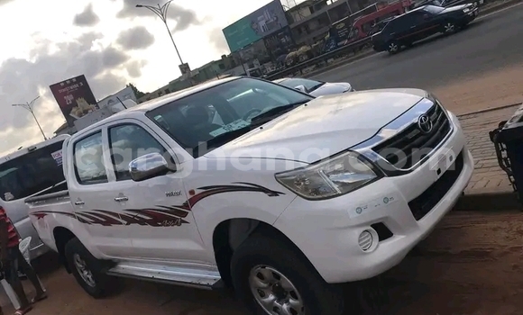 Ra Àlòkù Toyota Hilux funfun Ọkọ̀ in Accra ni Greater Accra Ra Àlòkù Toyota Hilux funfun Ọkọ̀ in Accra ni Greater Accra