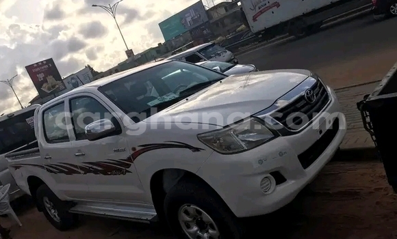 Ra Àlòkù Toyota Hilux funfun Ọkọ̀ in Accra ni Greater Accra Ra Àlòkù Toyota Hilux funfun Ọkọ̀ in Accra ni Greater Accra
