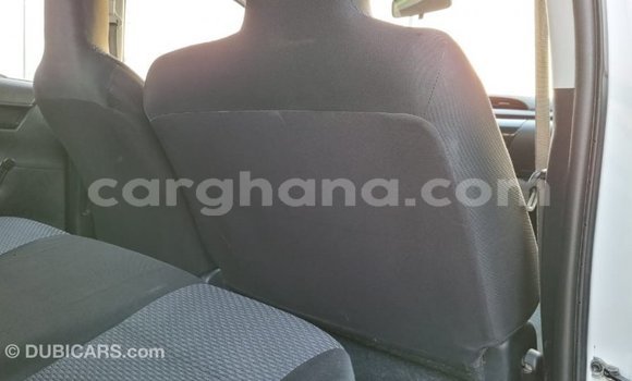 Ra Imported Toyota Hilux funfun Ọkọ̀ in Import - Dubai ni Ashanti Ra Imported Toyota Hilux funfun Ọkọ̀ in Import - Dubai ni Ashanti