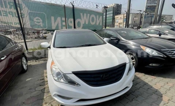 Ra Àlòkù Hyundai Sonata funfun Ọkọ̀ in Accra ni Greater Accra