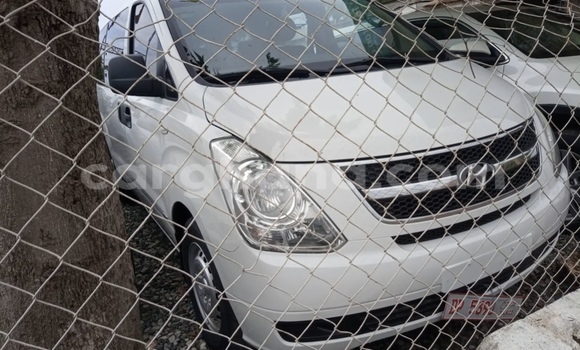 Sayi Na hannu Hyundai Starex White Mota in Accra a Greater Accra