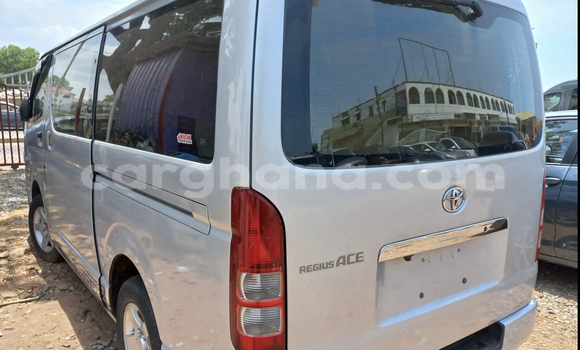 Sayi Na hannu Toyota Hiace Azurfa Mota in Accra a Greater Accra Sayi Na hannu Toyota Hiace Azurfa Mota in Accra a Greater Accra