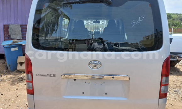 Sayi Na hannu Toyota Hiace Azurfa Mota in Accra a Greater Accra Sayi Na hannu Toyota Hiace Azurfa Mota in Accra a Greater Accra