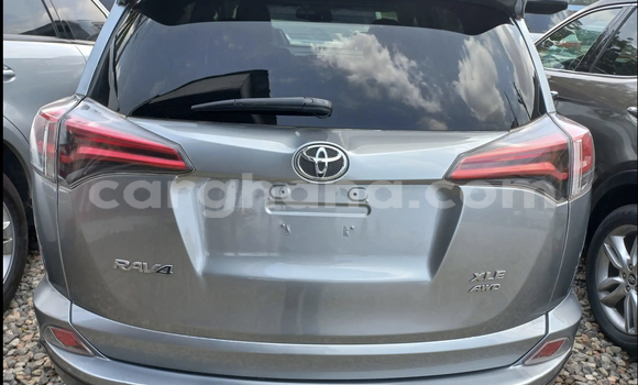 Ra Àlòkù Toyota RAV4 Silver Ọkọ̀ in Accra ni Greater Accra Ra Àlòkù Toyota RAV4 Silver Ọkọ̀ in Accra ni Greater Accra