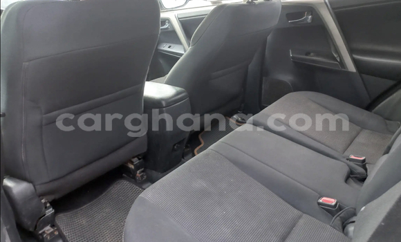 Ra Àlòkù Toyota RAV4 Silver Ọkọ̀ in Accra ni Greater Accra Ra Àlòkù Toyota RAV4 Silver Ọkọ̀ in Accra ni Greater Accra