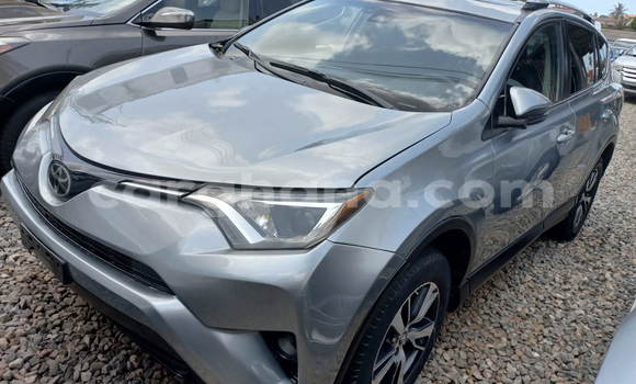 Ra Àlòkù Toyota RAV4 Silver Ọkọ̀ in Accra ni Greater Accra Ra Àlòkù Toyota RAV4 Silver Ọkọ̀ in Accra ni Greater Accra