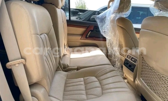 Ra Àlòkù Toyota Land Cruiser funfun Ọkọ̀ in Accra ni Greater Accra Ra Àlòkù Toyota Land Cruiser funfun Ọkọ̀ in Accra ni Greater Accra