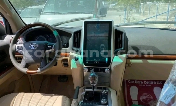 Ra Àlòkù Toyota Land Cruiser funfun Ọkọ̀ in Accra ni Greater Accra Ra Àlòkù Toyota Land Cruiser funfun Ọkọ̀ in Accra ni Greater Accra