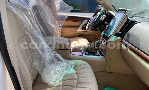 Ra Àlòkù Toyota Land Cruiser funfun Ọkọ̀ in Accra ni Greater Accra Ra Àlòkù Toyota Land Cruiser funfun Ọkọ̀ in Accra ni Greater Accra