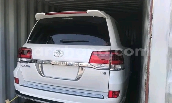 Ra Àlòkù Toyota Land Cruiser funfun Ọkọ̀ in Accra ni Greater Accra Ra Àlòkù Toyota Land Cruiser funfun Ọkọ̀ in Accra ni Greater Accra