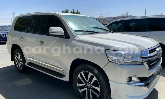 Ra Àlòkù Toyota Land Cruiser funfun Ọkọ̀ in Accra ni Greater Accra Ra Àlòkù Toyota Land Cruiser funfun Ọkọ̀ in Accra ni Greater Accra