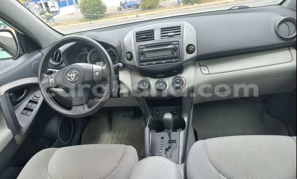 Sayi Na hannu Toyota RAV4 White Mota in Accra a Greater Accra Sayi Na hannu Toyota RAV4 White Mota in Accra a Greater Accra