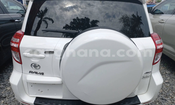 Sayi Na hannu Toyota RAV4 White Mota in Accra a Greater Accra Sayi Na hannu Toyota RAV4 White Mota in Accra a Greater Accra