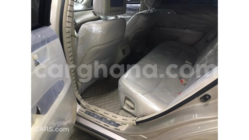 Big with watermark toyota avalon ashanti import dubai 45523