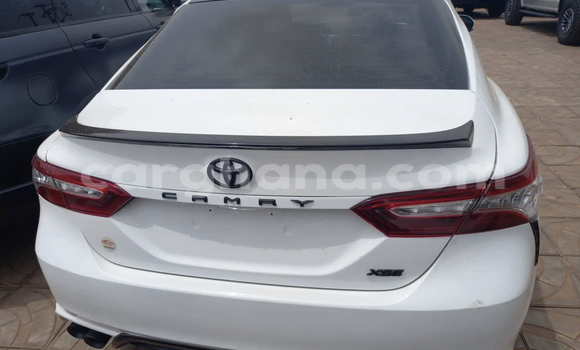 Sayi Na hannu Toyota Camry White Mota in Accra a Greater Accra Sayi Na hannu Toyota Camry White Mota in Accra a Greater Accra