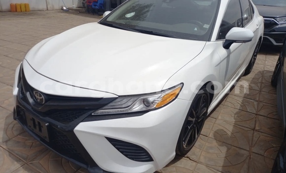 Sayi Na hannu Toyota Camry White Mota in Accra a Greater Accra Sayi Na hannu Toyota Camry White Mota in Accra a Greater Accra