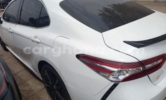 Sayi Na hannu Toyota Camry White Mota in Accra a Greater Accra Sayi Na hannu Toyota Camry White Mota in Accra a Greater Accra
