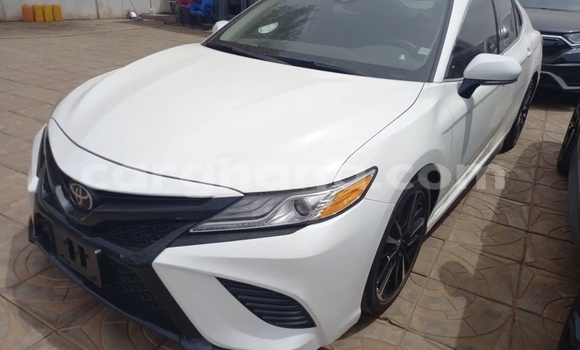 Sayi Na hannu Toyota Camry White Mota in Accra a Greater Accra Sayi Na hannu Toyota Camry White Mota in Accra a Greater Accra