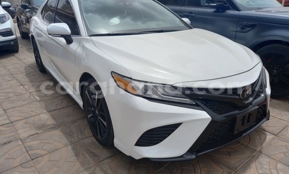 Sayi Na hannu Toyota Camry White Mota in Accra a Greater Accra Sayi Na hannu Toyota Camry White Mota in Accra a Greater Accra
