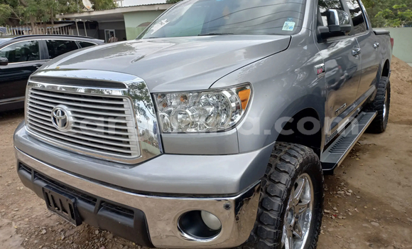Ra Àlòkù Toyota Tundra Silver Ọkọ̀ in Accra ni Greater Accra Ra Àlòkù Toyota Tundra Silver Ọkọ̀ in Accra ni Greater Accra