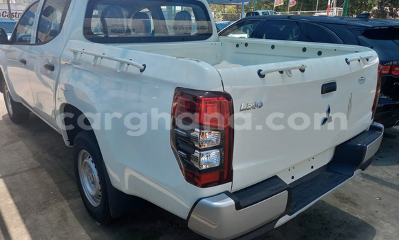 Sayi Na hannu Mitsubishi L200 White Mota in Accra a Greater Accra Sayi Na hannu Mitsubishi L200 White Mota in Accra a Greater Accra