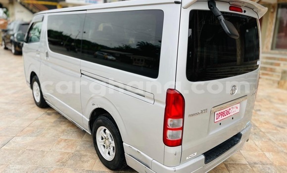 Buy Used Toyota Hiace Silver Car in Accra in Greater Accra Buy Used Toyota Hiace Silver Car in Accra in Greater Accra