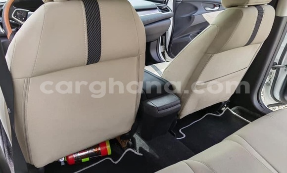 Ra Àlòkù Honda Civic funfun Ọkọ̀ in Accra ni Greater Accra Ra Àlòkù Honda Civic funfun Ọkọ̀ in Accra ni Greater Accra