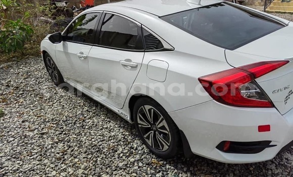Ra Àlòkù Honda Civic funfun Ọkọ̀ in Accra ni Greater Accra Ra Àlòkù Honda Civic funfun Ọkọ̀ in Accra ni Greater Accra